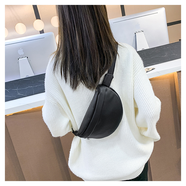 Winter 2021 New Trendy Fashion Broadband Messenger Chest Bag Waist Bag display picture 5