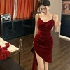 Short front and long back velvet suspender dress for women to look slimmer， with a bottom and buttocks wrapped skirt for