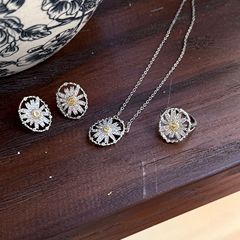轻奢爆款撞色时尚小雏菊花朵戒指精致耳环花蕊锁骨链百搭个性项链