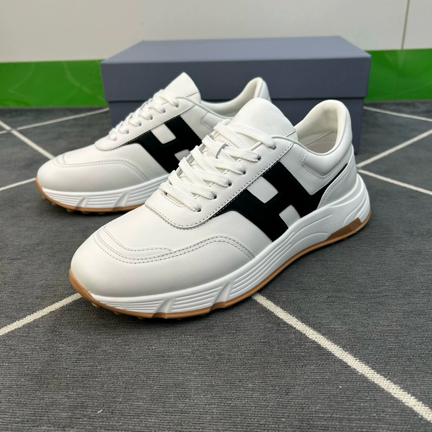 Высококачественная европейская мужская повседневная обувь, модная и универсальная спортивная модная обувь из натуральной кожи на шнуровке, увеличивающая рост, удобная и дышащая Q-эластичная обувь.