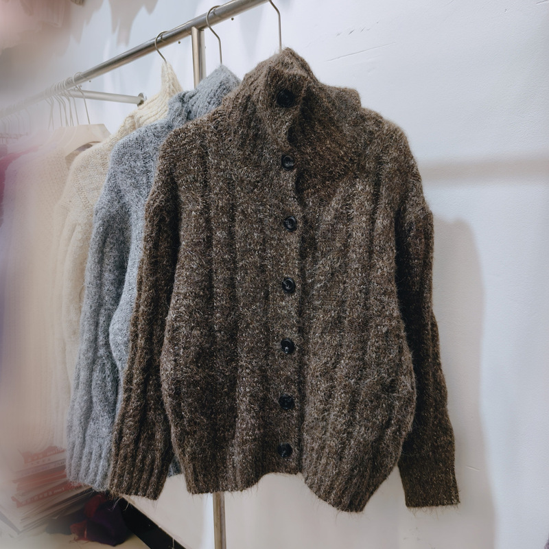 Soft and cozy coffee-colored vintage chunky cable knit sweater jacket for women, thickened high-necked knitted short cardigan for autumn and winter Soft and cozy coffee-colored vintage chunky cable knit sweater jacket for women, thickened high-necked knitted short cardigan for autumn and winter