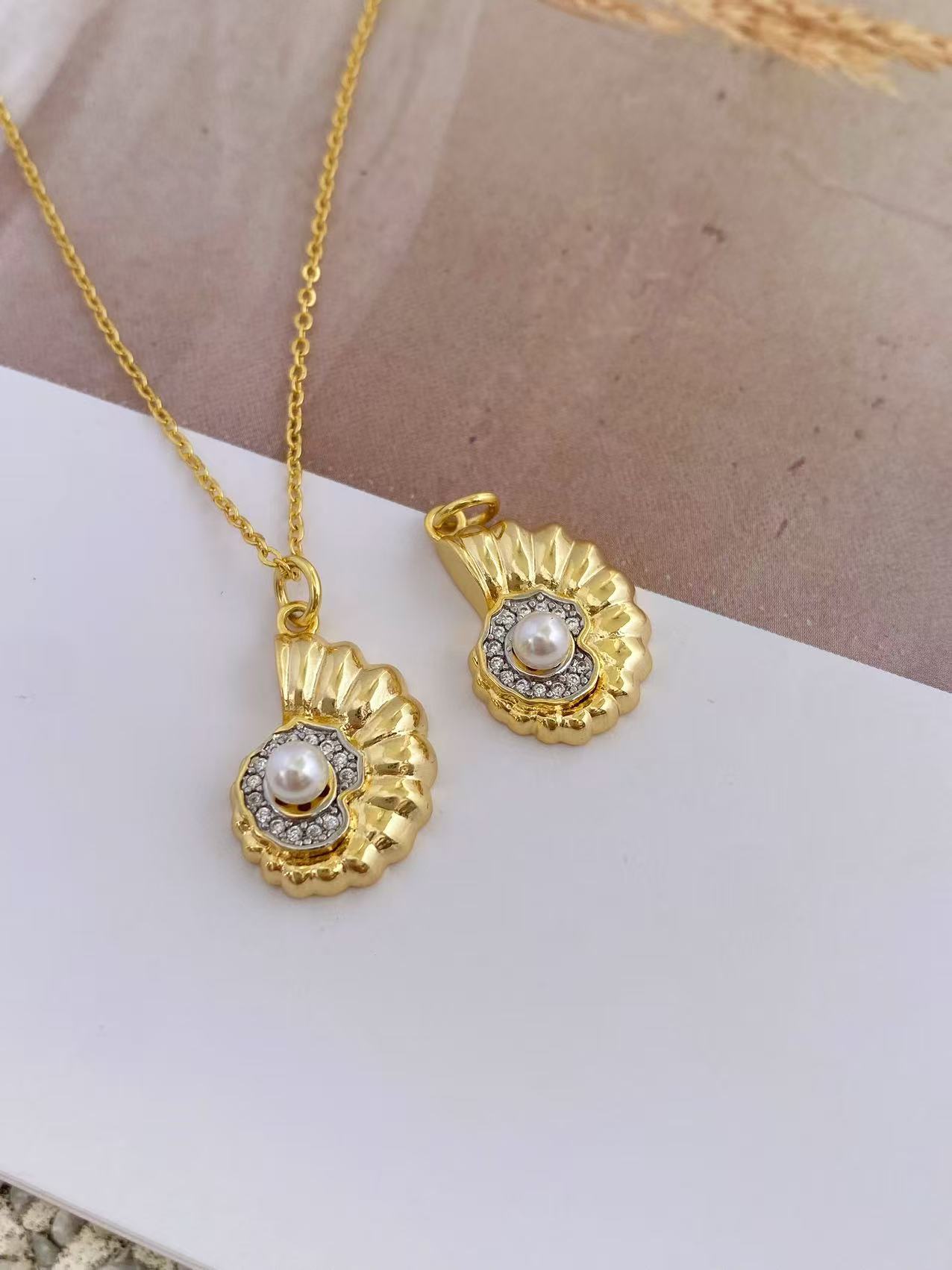 Wholesale Jewelry Elegant Vintage Style Starfish Conch Hippocampus Copper Plating Cable Chain Pendant Necklace display picture 8