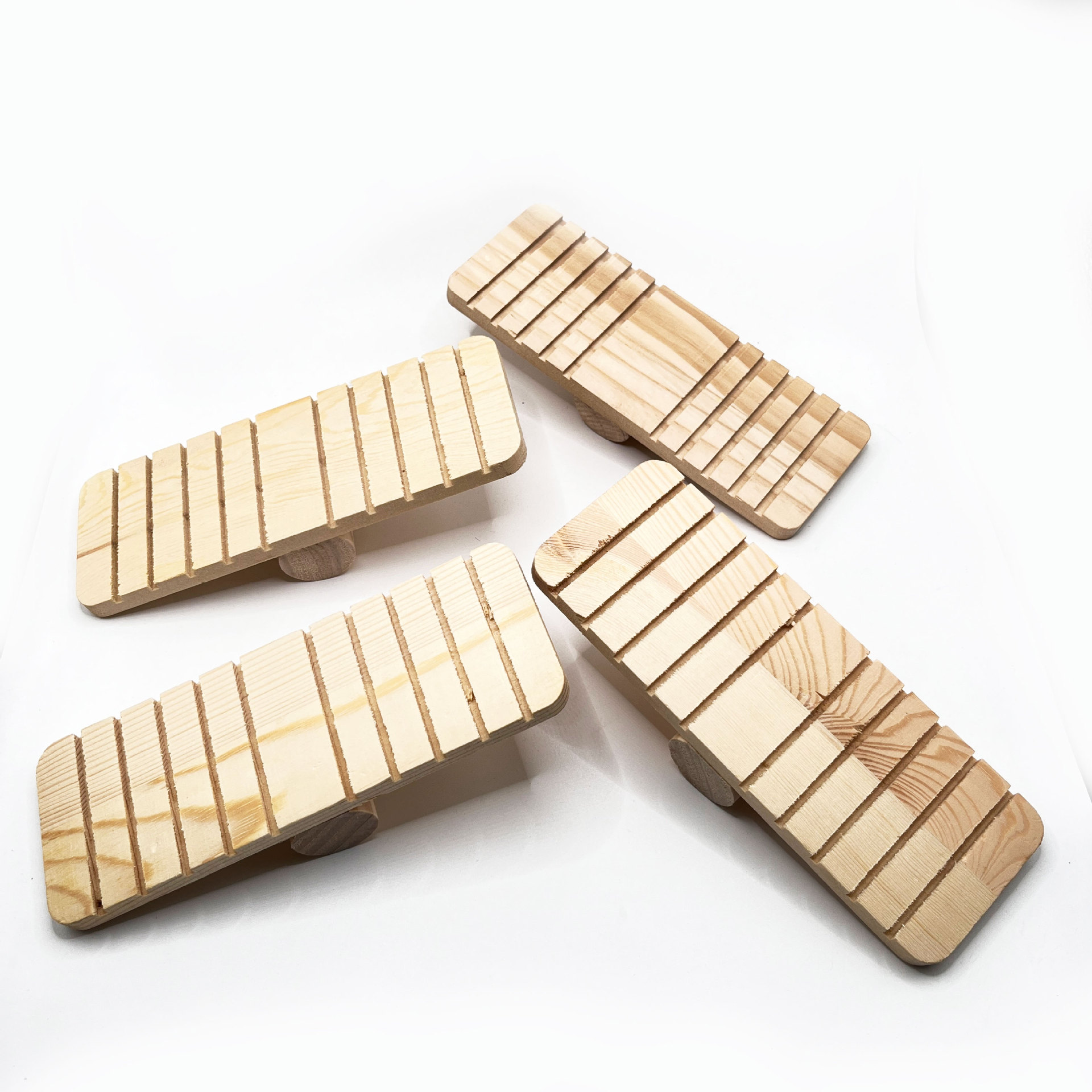 Pequeño juguete para mascotas de madera maciza hamster seesaw Totoro loro pequeño animal que alivia la congestión juguete de madera pequeña mascota molar suministros
