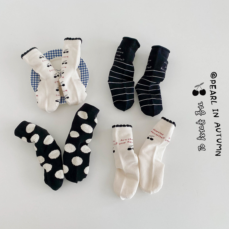 1516 Children's Socks Wholesale 2024 Spring Black and White Cherry Baby Mid-Tube Socks Cotton Boneless Lace Girls' Socks 1516 Children's Socks Wholesale 2024 Spring Black and White Cherry Baby Mid-Tube Socks Cotton Boneless Lace Girls' Socks