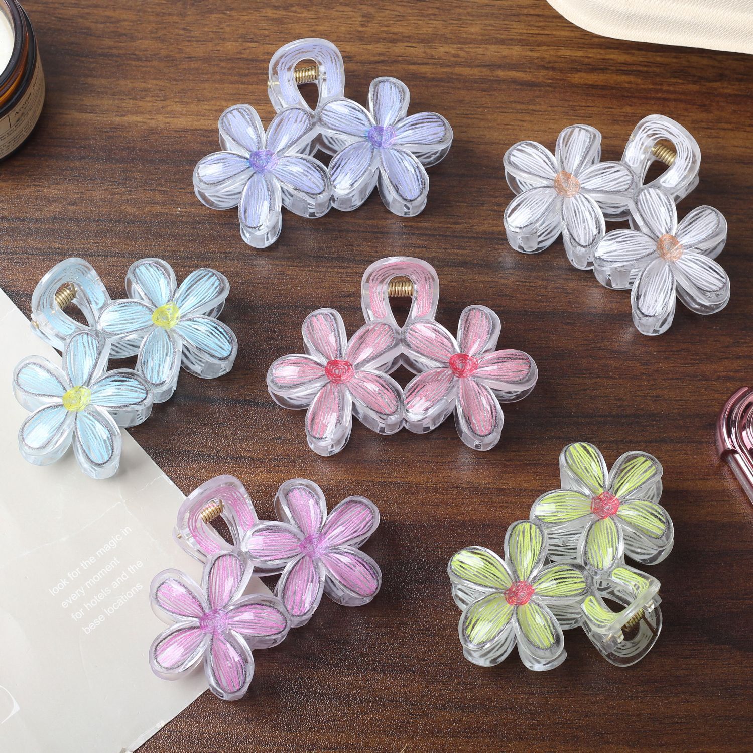 Clip de agarre de flor de frangipani de color caramelo caliente de Amazon transfronterizo Horquilla de flor de color transparente Horquilla de estilo de vacaciones de viaje