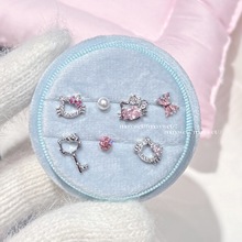 超嗲kitty粉色满钻镂空可爱蝴蝶结珍珠小众设计钛钢耳钉女耳骨钉