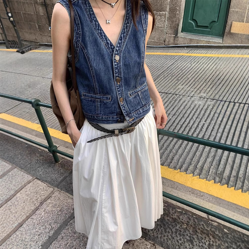 This Summer's New Korean Style Retro Denim Vest Women's V-Neck Short Layered Vest Cardigan Top Trendy