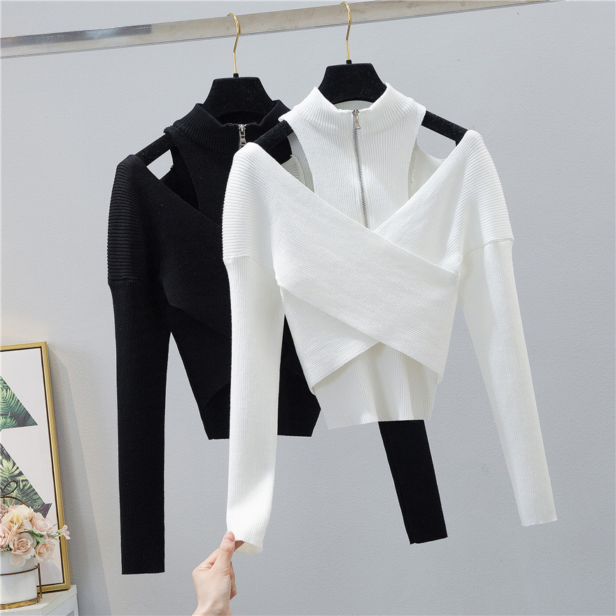 Short knitted design base body-friendly sweater with zipper