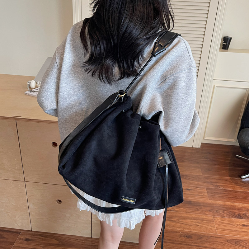 单肩包跨境麂皮绒腋下包新款美拉德通勤托特包大容量斜挎流浪包包|undefined