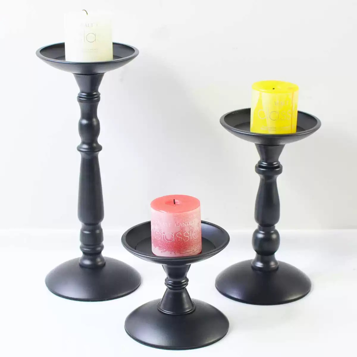 Fabricante directo ins retro americano candelabro de hierro forjado atmósfera decoración de mesa de comedor adornos columna romana candelabro asiento