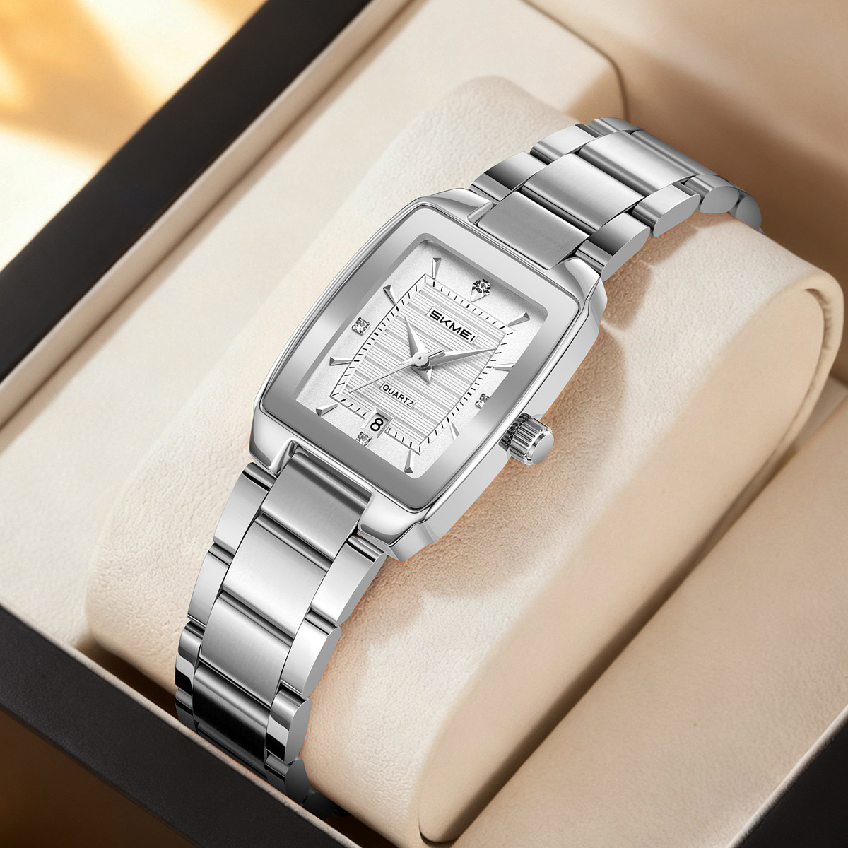Momento de belleza reloj de acero reloj de mujer de negocios cuadrado impermeable calendario único reloj de cuarzo transfronterizo al por mayor spot