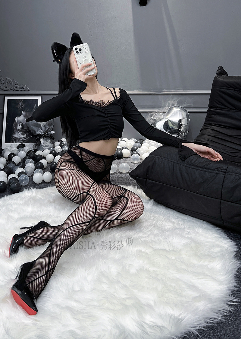 Black Fishnet Jacquard Pantyhose Stockings, Cross Stripe Cut-Out Design, One Size — detail image 4