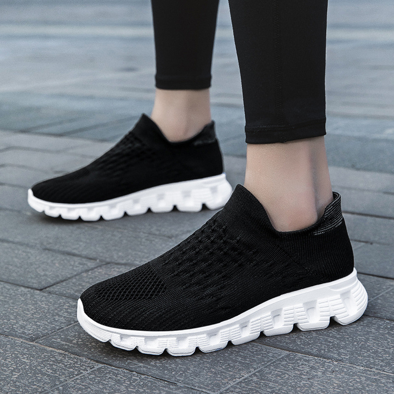 Primavera nuevos zapatos de calcetines de tejido volador para hombres y mujeres, zapatos deportivos de mujer elásticos ligeros y suaves, zapatos de pareja grandes para hombres
