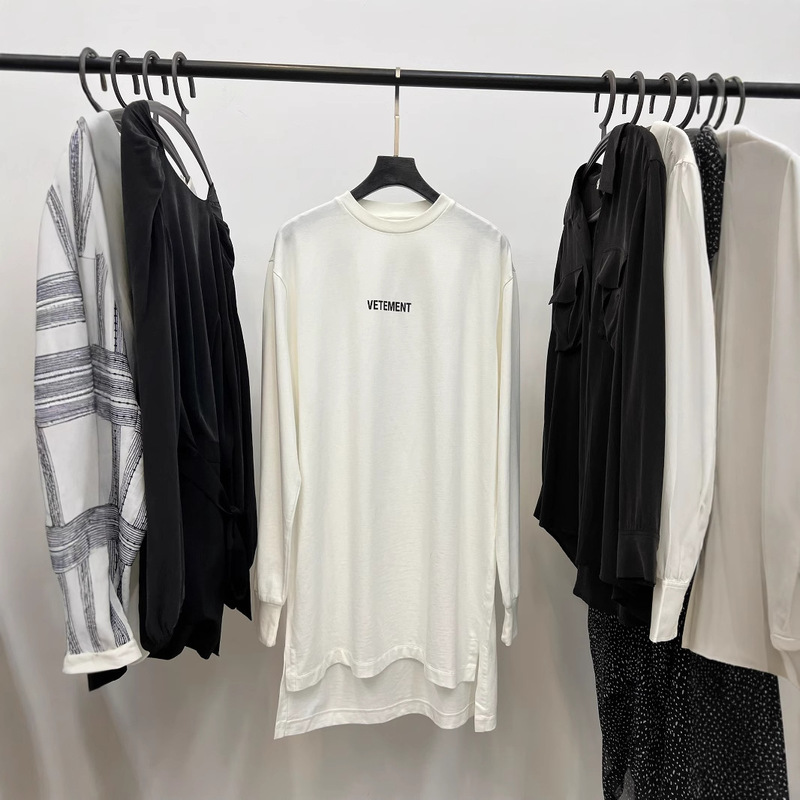 Tail single letter print hem side slit shoulder long sleeve knitted T-shirt skirt