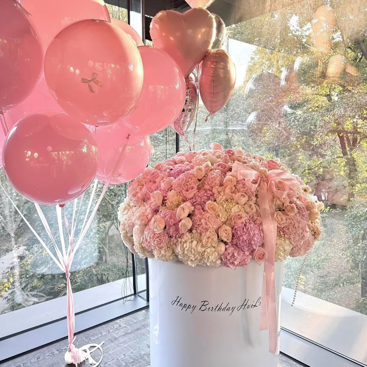Elegant Valentine's Day Round Birthday Flower Bucket, Iron Flower Box, Celebration Decoration, Movable Waterproof Floor-standing Hydrangea Flower Bucket