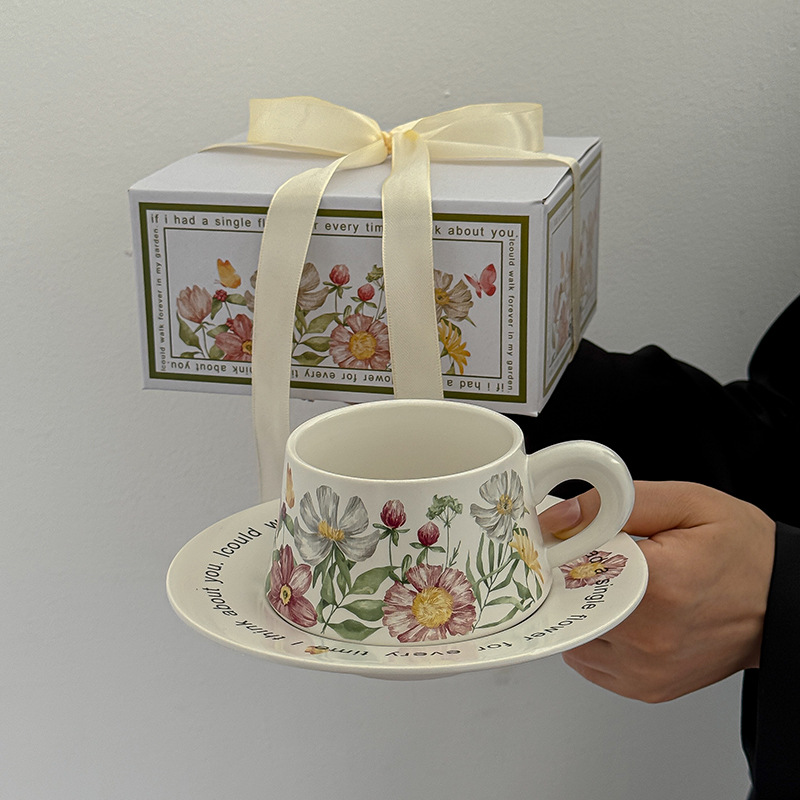 Estilo ins, ligero, lujoso y elegante, juego de tazas y platillos de café, taza de té de la tarde, taza de café con leche, taza de cerámica femenina de alto valor