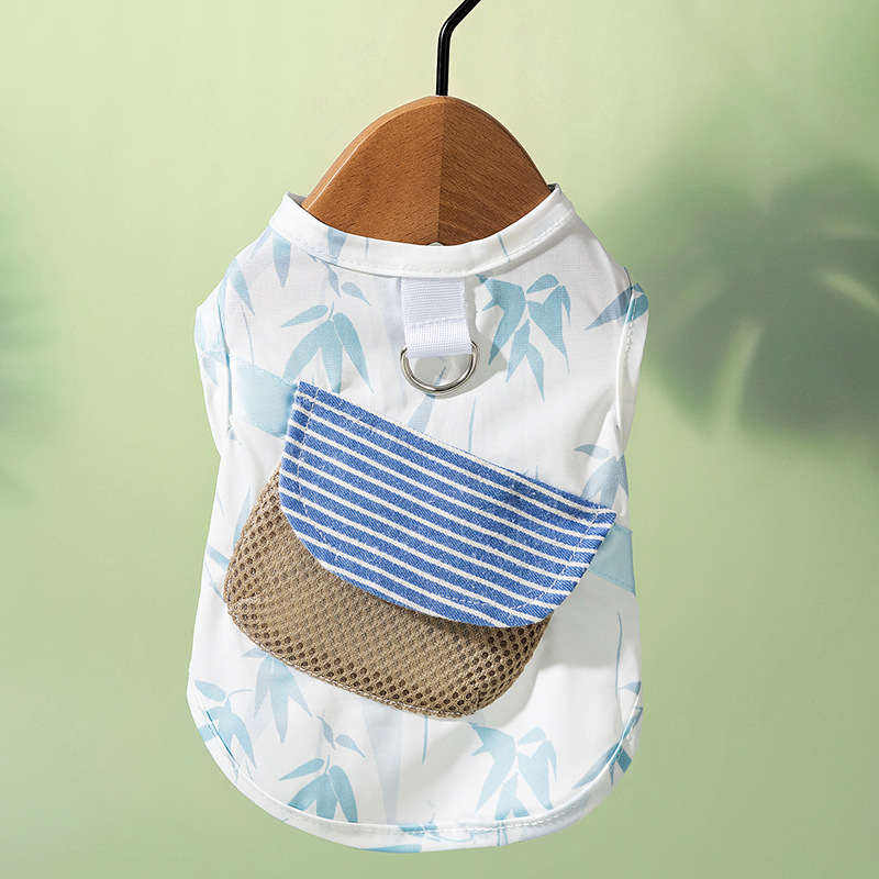 Los perros de verano en el bosque de bambú de verano pueden poner bolsas de hielo en ropa fresca para refrescarse Gatos frescos al aire libre protección solar ropa para perros