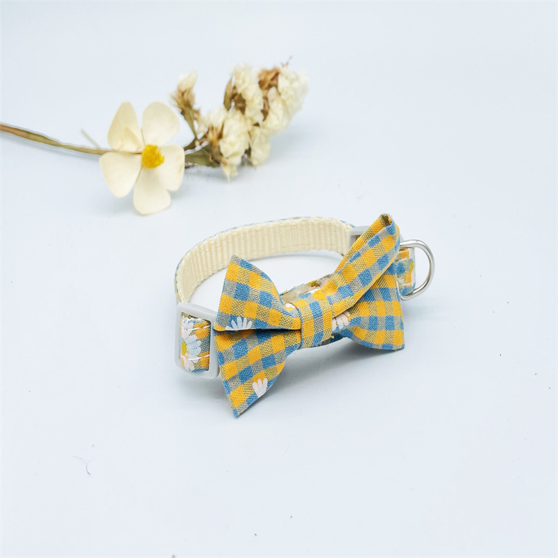 Collar de mascotas pequeño perro cuadrado collar de campana gatos collar de arco nuevos productos transfronterizos fabricantes al por mayor