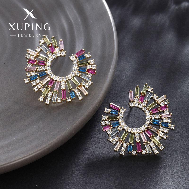 Xuping Europa y los Estados Unidos de moda transfronteriza geometría exagerada gran oreja en forma de C aleación de color dorado aretes de gemas artificiales