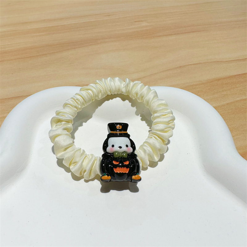 ハロウィーンのサンリオの髪輪が可愛いです。|undefined