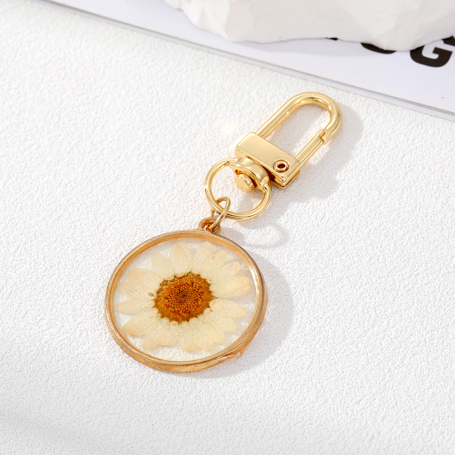 15g Weight Keychain Classification 1 Piece Quantity Daily Occasion Alloy Material Flower Pattern Women'S Gender Epoxy Design Pastoral Style Pastoral Flower Alloy Epoxy Women's Keychain 1 Piece 8