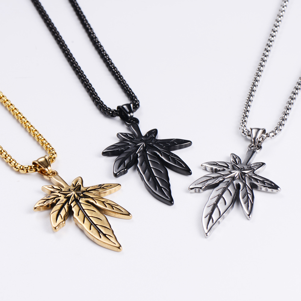 Wholesale Black Gold Three-color Big Maple Leaf Pendant Stainless Steel Necklace display picture 4