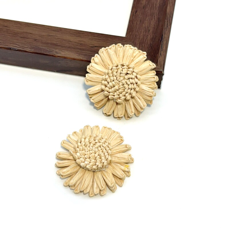 Forest-Style Raffia Grass Woven Daisy Flower Pieces DIY Accessories for Clothing, Bags, Shoes, and Decorative Materials 4cm Accessories Forest-Style Raffia Grass Woven Daisy Flower Pieces DIY Accessories for Clothing, Bags, Shoes, and Decorative Materials 4cm Accessories