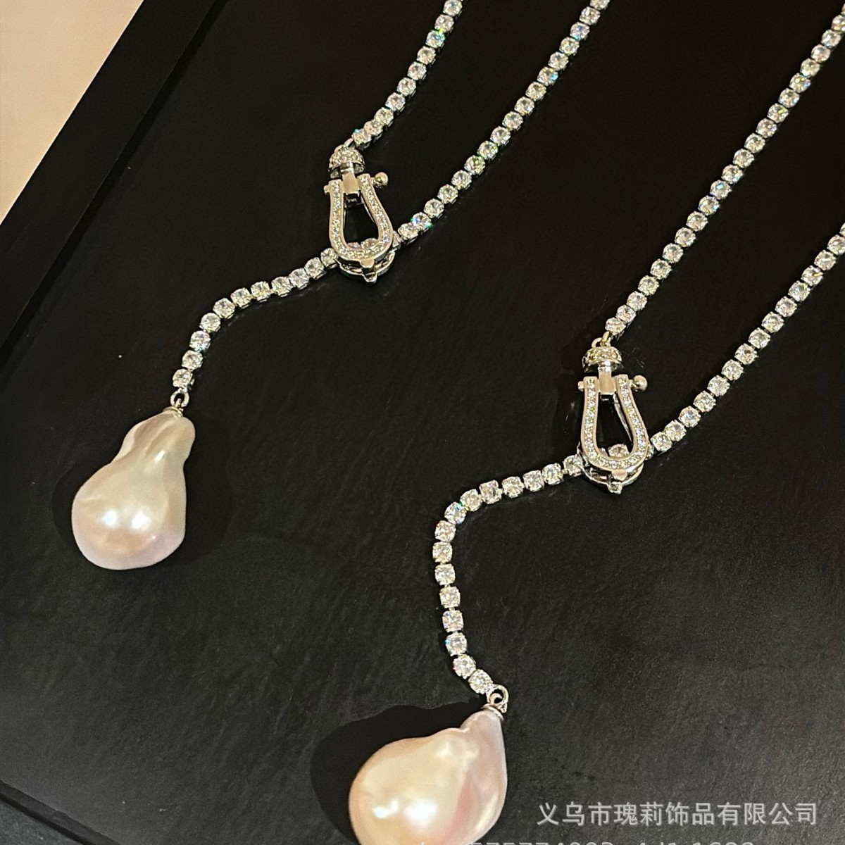Exquisitely Crafted Aurora Iridescent Fish Tail Natural Freshwater Pearl Pendant Adjustable Long Pearl Sweater Chain