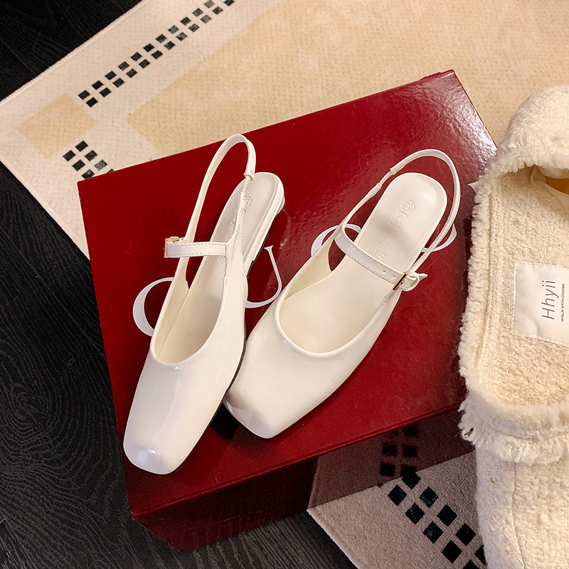 2025 nuevo estilo francés retro cabeza cuadrada con Mary Jane Baotou sandalias mujeres zapatos de ballet de charol rojo mujeres