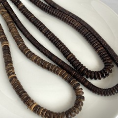 オリジナルのエコロジカルなココナッツシェルとココナッツディスクブレスレット、仏珠、ロザリオブレスレット、錠剤、オリジナルカラーのDIYアクセサリービーズ