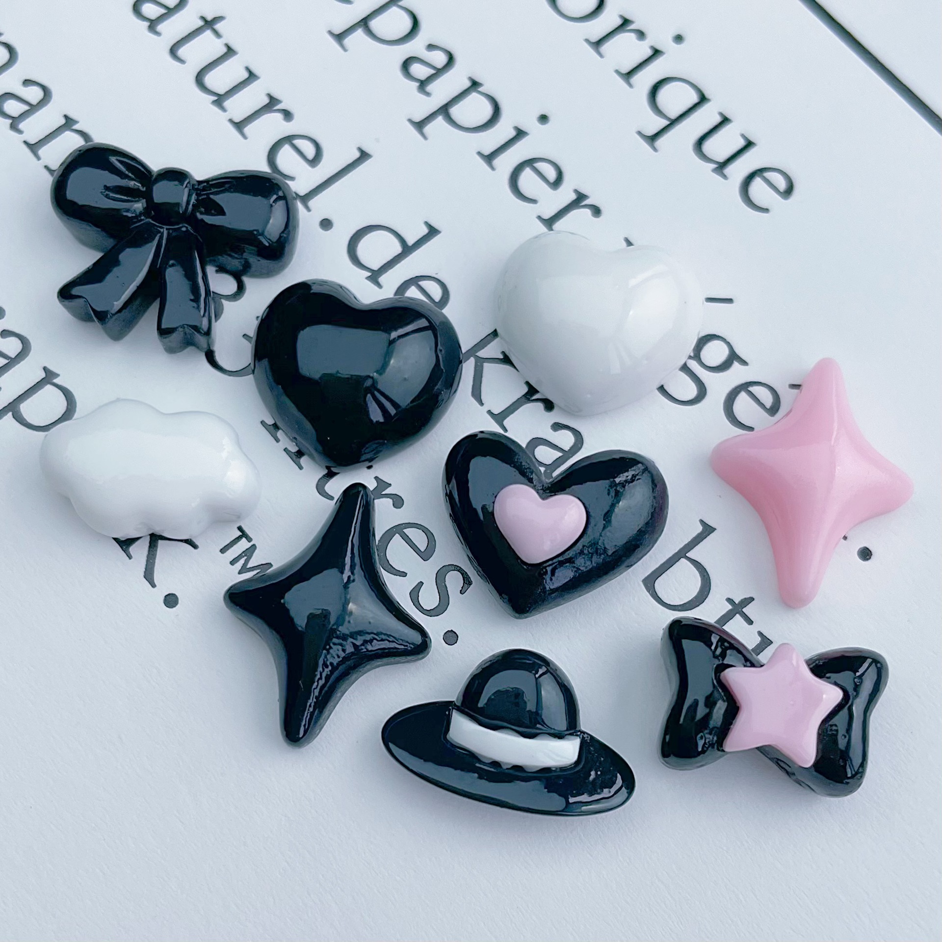 Negro Rosa Pajarita amor corazón estrella de cuatro esquinas superficie brillante accesorios de resina Mini tamaño pequeño pegamento de crema pendientes de uñas accesorios Nuevo