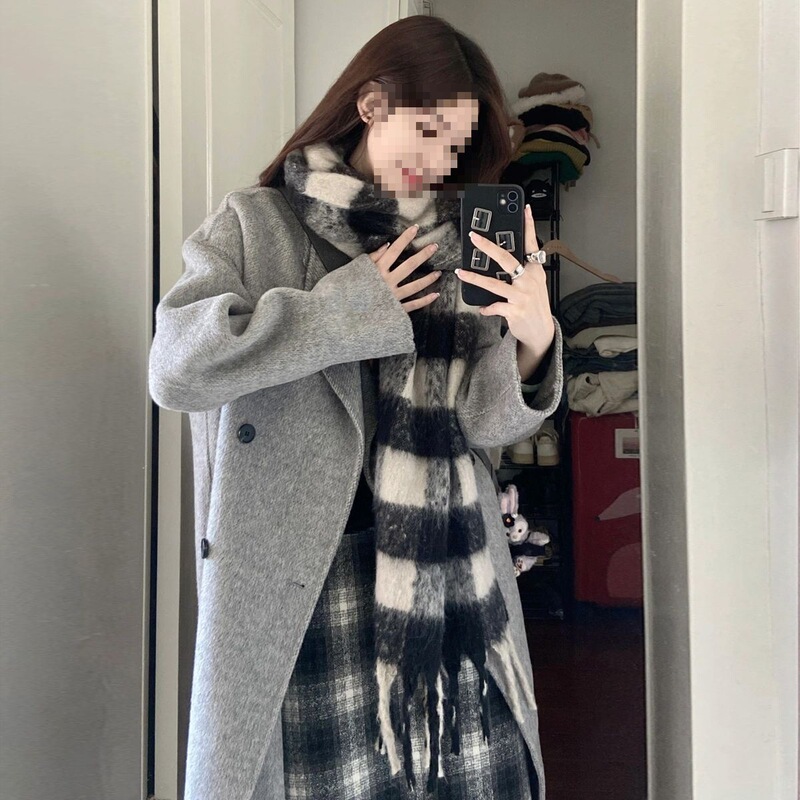 2025 Autumn/Winter Mid-Length Over-The-Knee Tweed Coat for Women in Gray, Petite Style