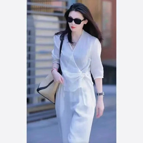 Набор из двух частей женский 2025 летний новый литературный стиль моды минус возраст дизайн рубашка с V-образным вырезом