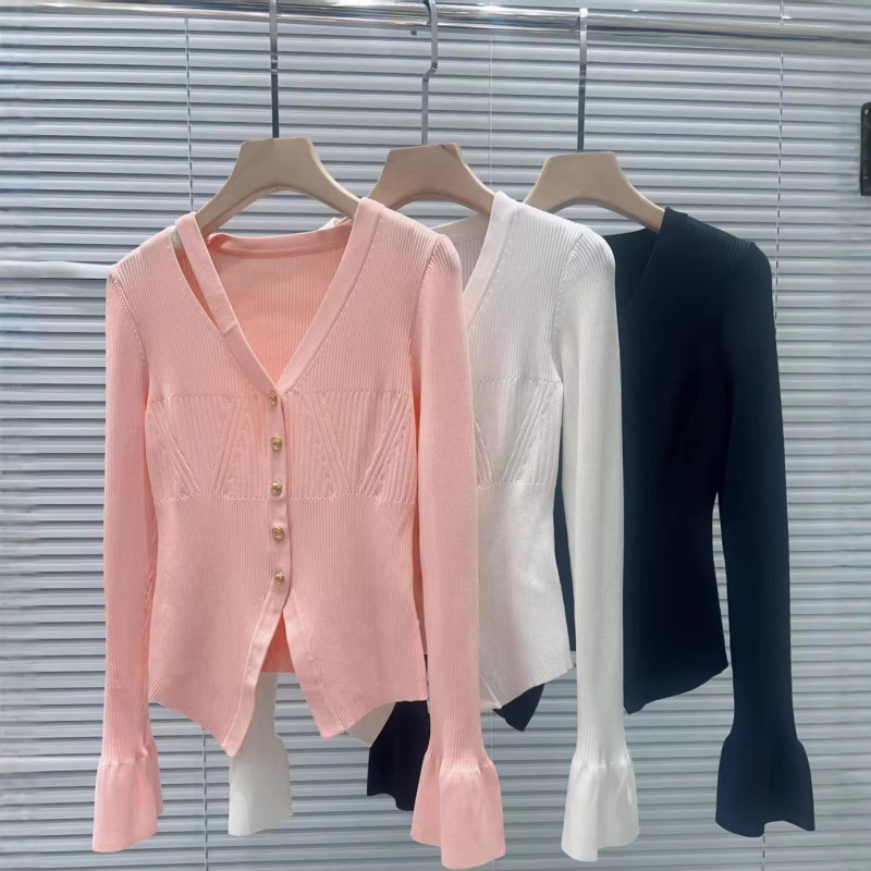 2026 Spring New Solid Color Single-Breasted V-Neck Bell-Sleeve Knitted Cardigan Top 2026 Spring New Solid Color Single-Breasted V-Neck Bell-Sleeve Knitted Cardigan Top