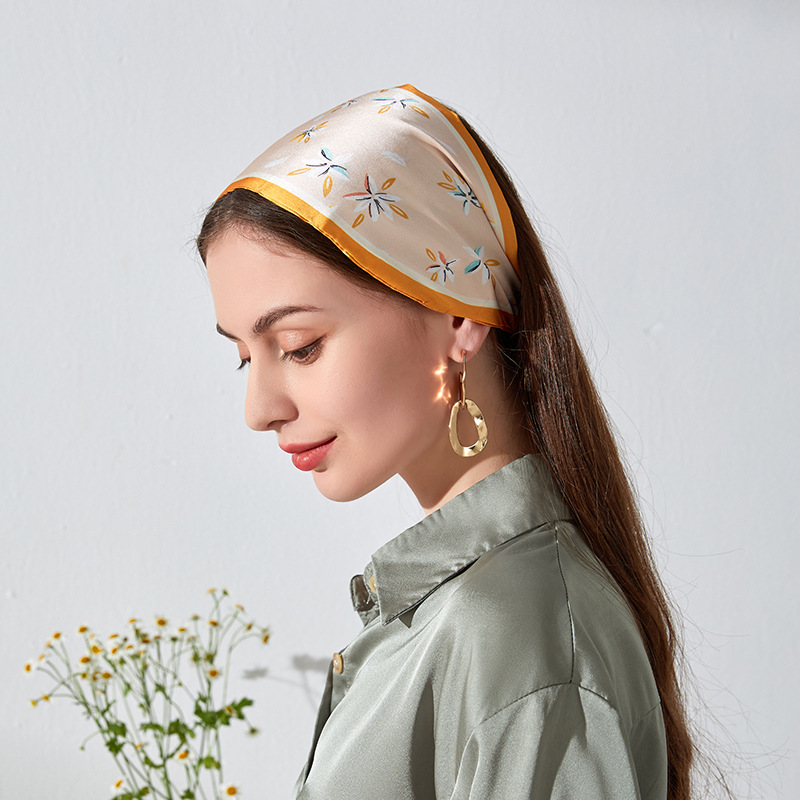 Corea del Sur Dongdaemun pequeña bufanda de seda floral Cinta de las mujeres Artística todo partido decorativo bufanda corbata bolsa de regalo multifuncional