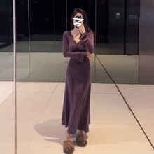 法式内搭蕾丝V领紫色连衣裙子女秋冬季2025新款打底包臀气质长裙
