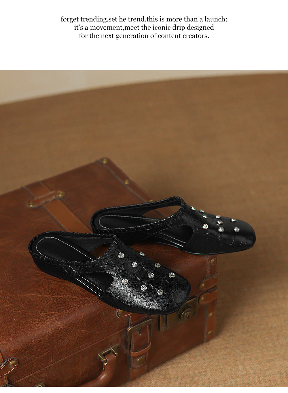 Sandal nữ hở mũi gót thấp da cừu vân đá, hoa đính mũi — đen chi tiết 17