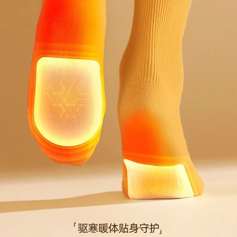 艾草の暖かい足は女子学生用の自己発熱の靴の敷き物で足の裏を温めて赤ちゃんの冬の規格品の防寒の暖かい足を貼り付けます。|undefined