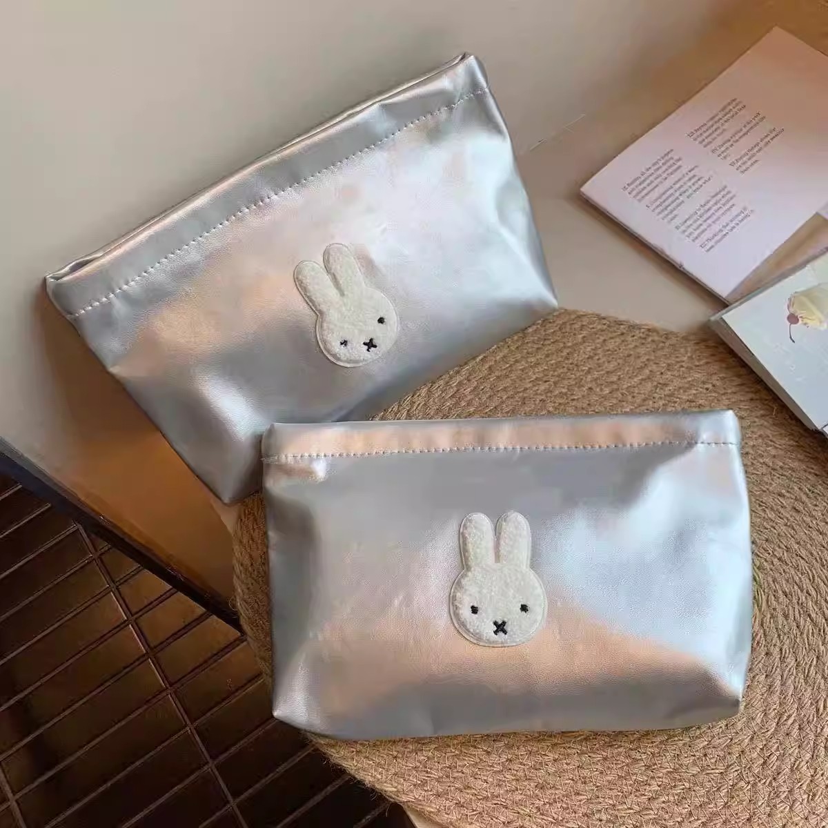 Bolsos de maquillaje de dibujos animados simpáticos de alto valor de la cara, bolsas de almacenamiento de gran capacidad de mujeres, bolsas de almacenamiento de artículos portátiles