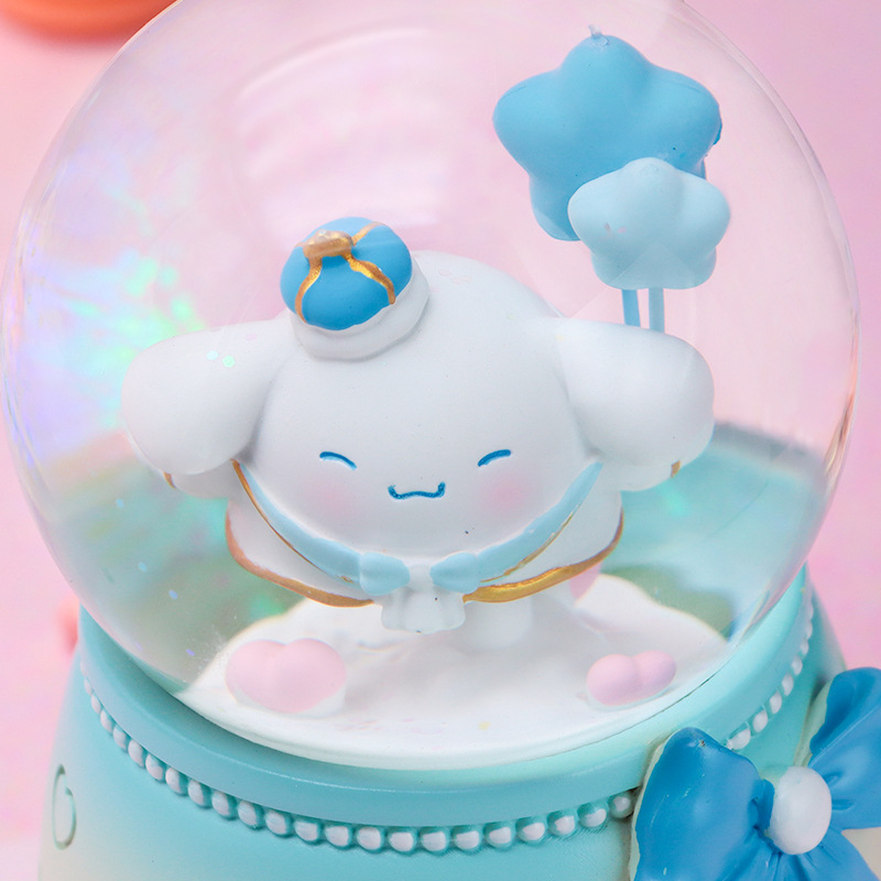 El huevo creativo golpea la caja de música de la bola de cristal, la linda cosa de dibujos animados, el perro de Yugui, los adornos de Kuromi, los regalos exquisitos al por mayor