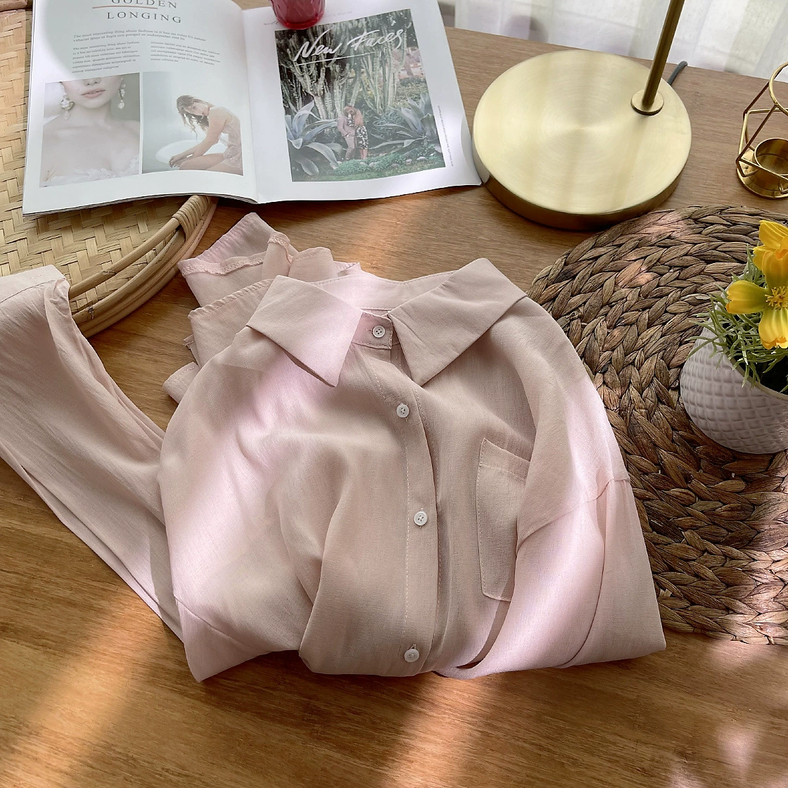 Взрывоопасную гладкую ткань TikTok можно использовать как солнцезащитную рубашку Классическая Женская нишевая рубашка Cyber Designer