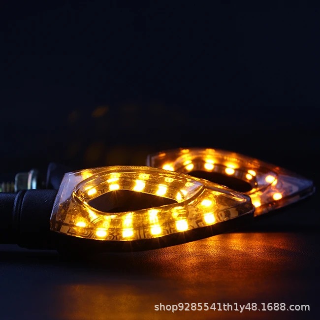 Fábrica al por mayor del sudeste asiático accesorios de modificación de motocicleta hueco en forma de corazón luz de dirección LED señal 12V universal