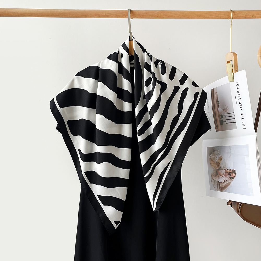 Damen Quadratisches Seidentuch Mit Zebra-muster Als Hijab_voghion.com