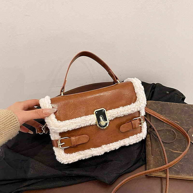 Demi-season trend shoulder bag