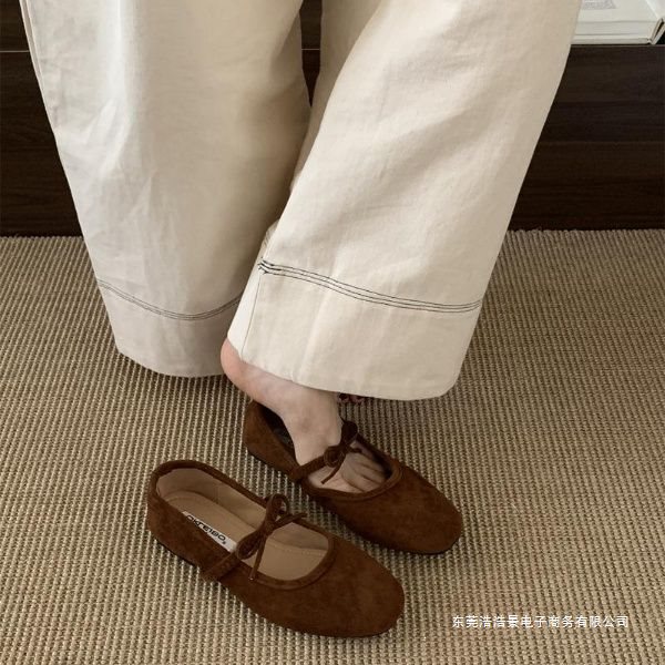2026 Autumn/Winter French Retro Style Women's Flat Mary Jane Shoes, Fashionable and Versatile, Suitable for Pairing with Skirts 2026 Autumn/Winter French Retro Style Women's Flat Mary Jane Shoes, Fashionable and Versatile, Suitable for Pairing with Skirts