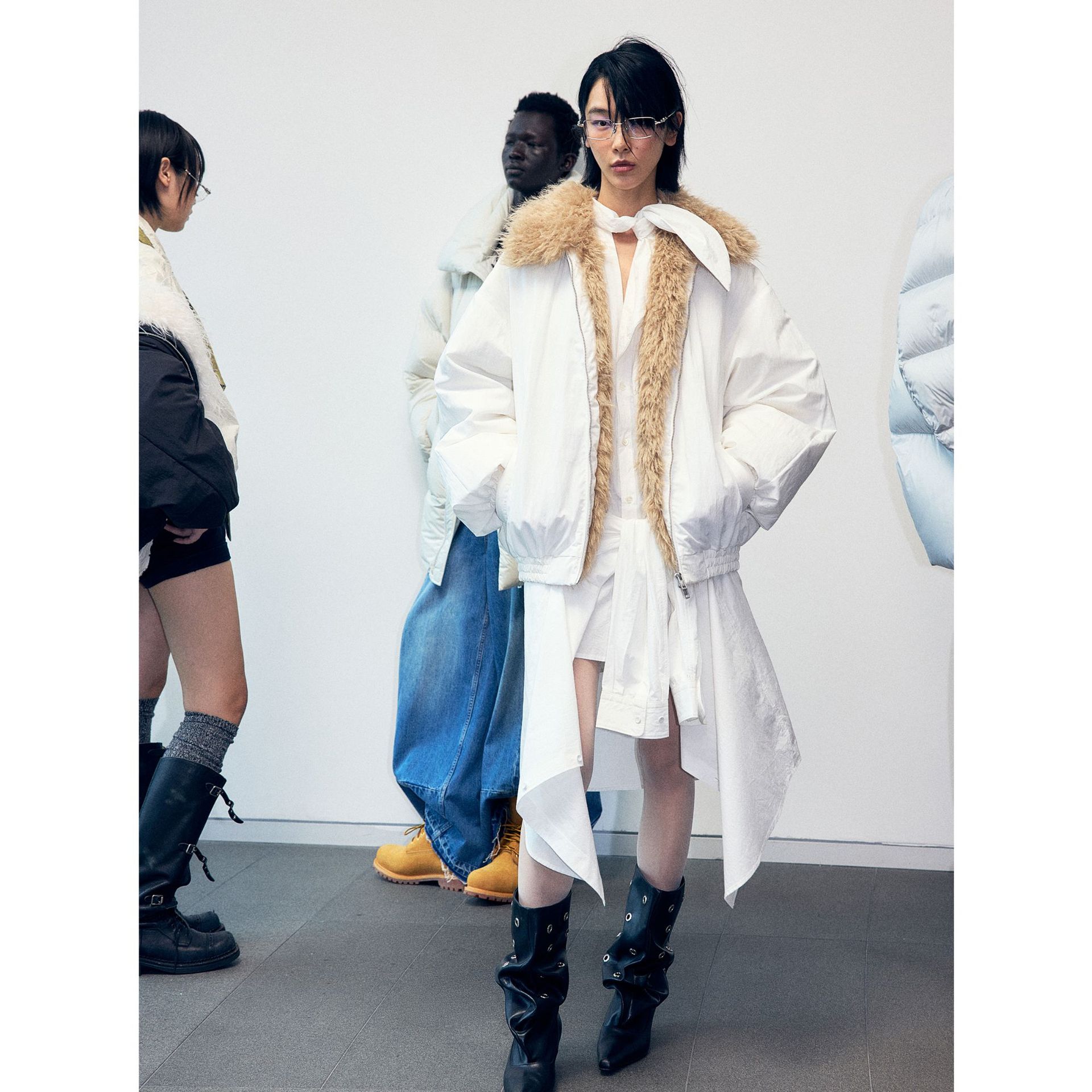 [识时]新品环保毛绒皮草拼接长袖保暖90白鸭绒羽绒服外套女V9047