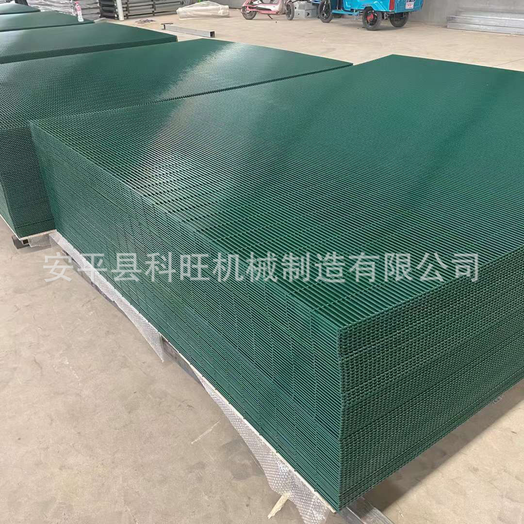 Exportación de malla de valla de prisión malla densa prisión pared de tejas de acero cuerda de púas línea fronteriza aislamiento anti-escalada fabricante de cercas de alambre de acero