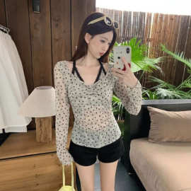 早秋穿搭女辣妹扎染爱心波点挂脖假两件蕾丝衫t恤别致韩系上衣潮