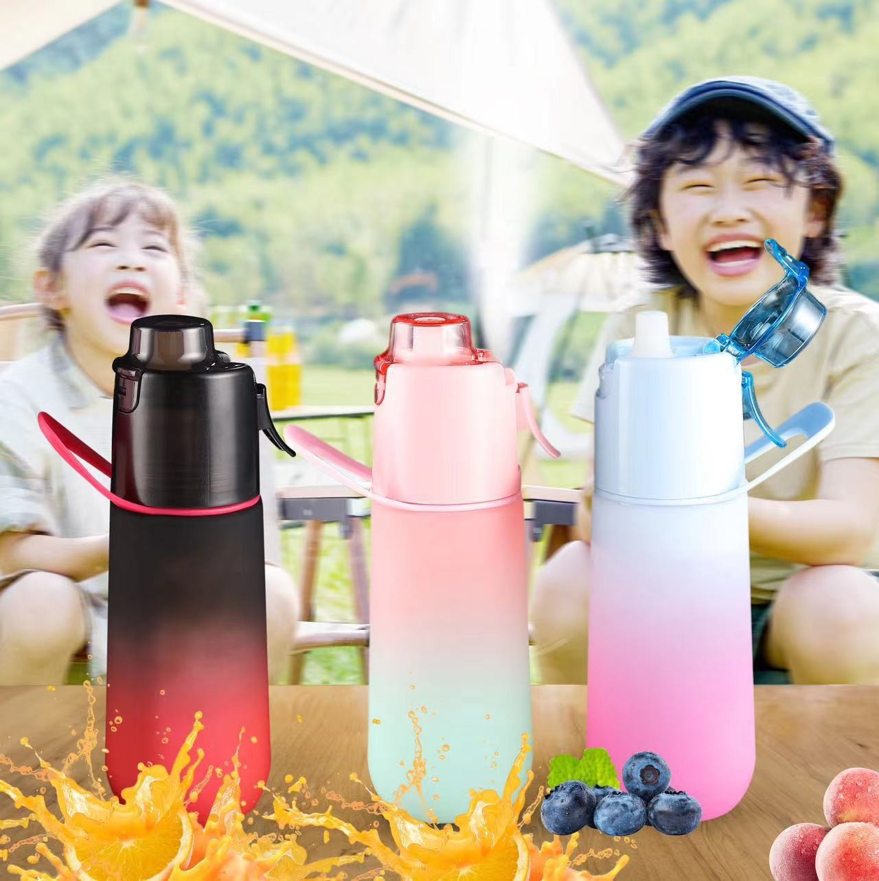 Nueva botella de agua bicolor con función de pulverización y aroma a frutas. Un moderno accesorio para beber agua. Vaso con pulverizador de fragancia._voghion.com