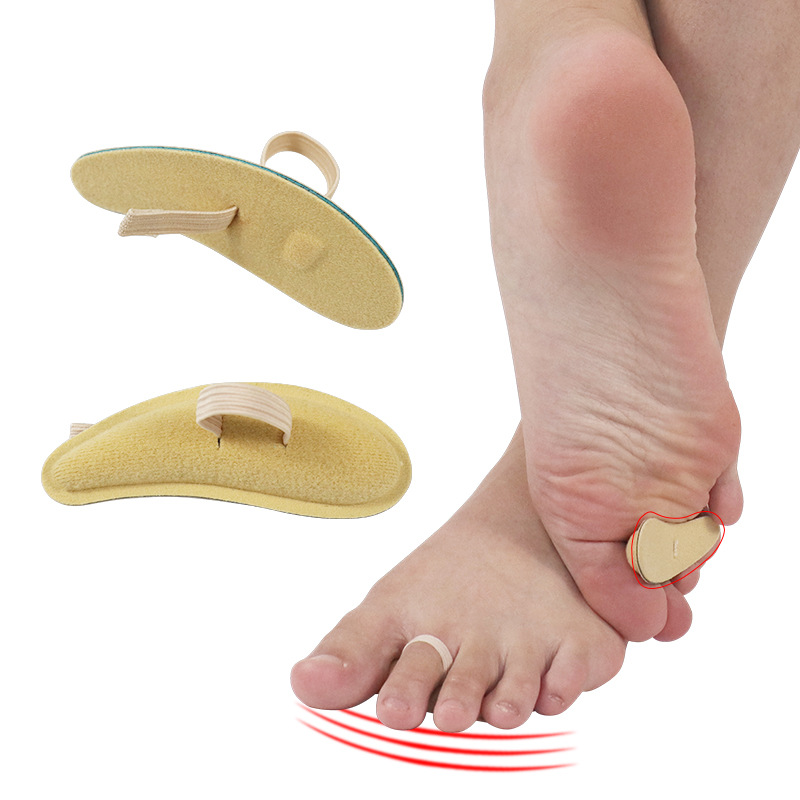 Adjustable separator for snails with single-hole cloth-covered toe clips and overlapping toes.